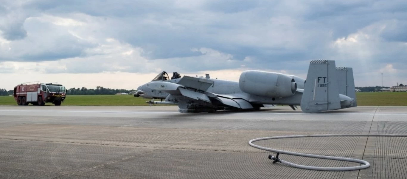 Όταν γυναίκα πιλότος προσγείωνε Α-10 χωρίς σύστημα προγείωσης!